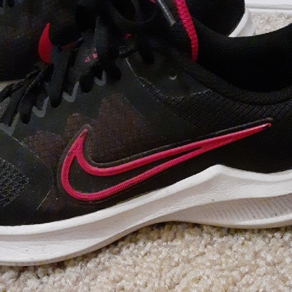 Nike Women's Black and Pink Running Shoes - Picture 2 of 9
